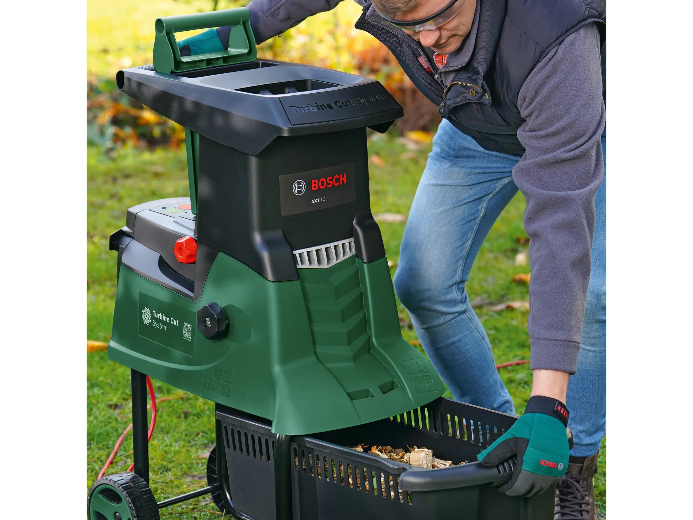 Bosch AXT 25 TC Gartenhäcksler – Turbinen-Schnitt-System, 2500 W, 45 mm Aststärke