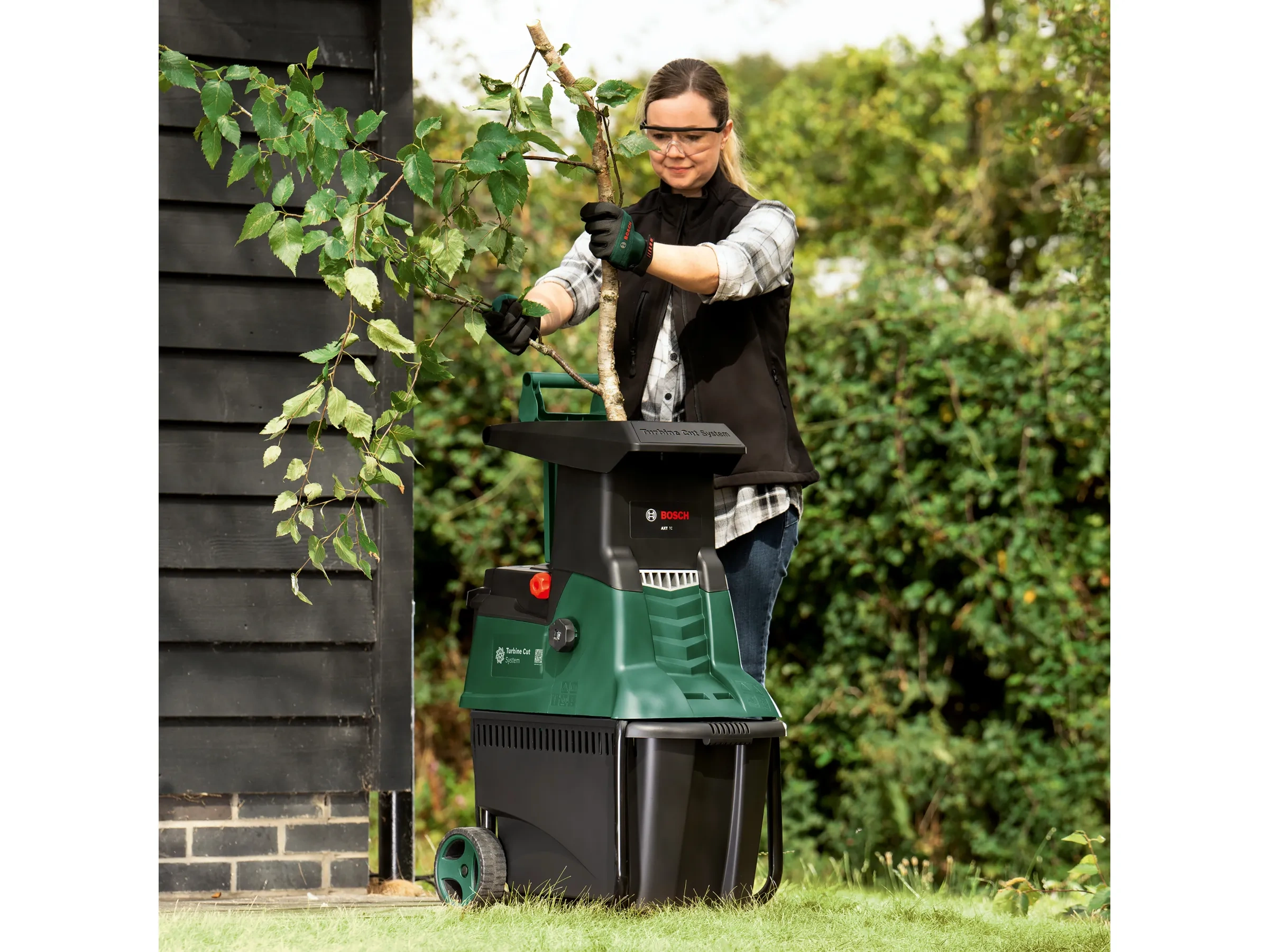 Bosch AXT 25 TC Gartenhäcksler – Turbinen-Schnitt-System, 2500 W, 45 mm Aststärke